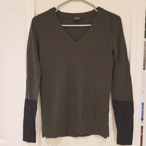 Club Monaco lightweight colourblock V neck Sweater Small